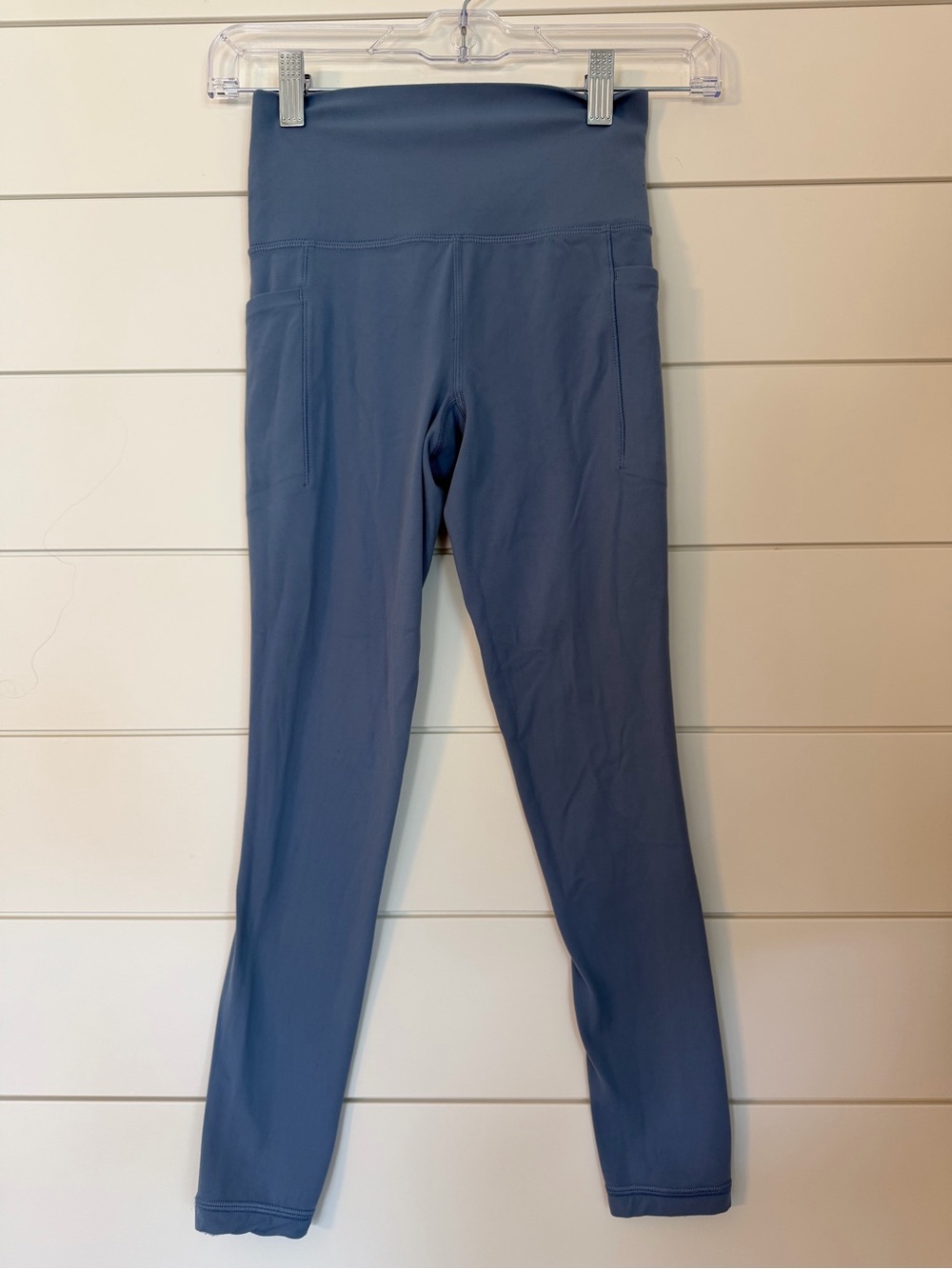 Athleta Salutation Stash 7/8 leggings